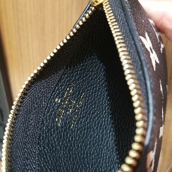 Louis Vuitton Key Pouch - Picture 6 of 9